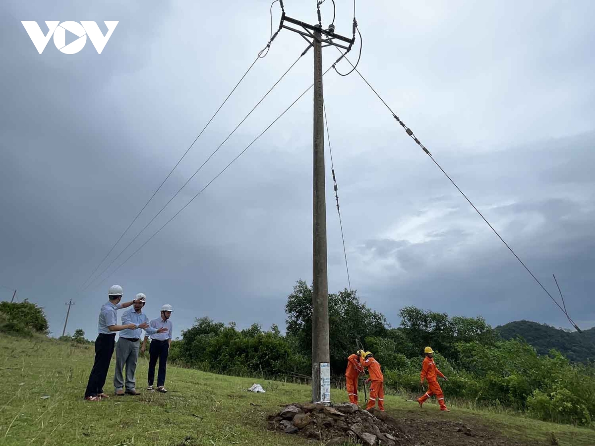 Hơn 1,25 triệu khách hàng miền Trung - Tây Nguyên được cấp điện lại sau bão số 4